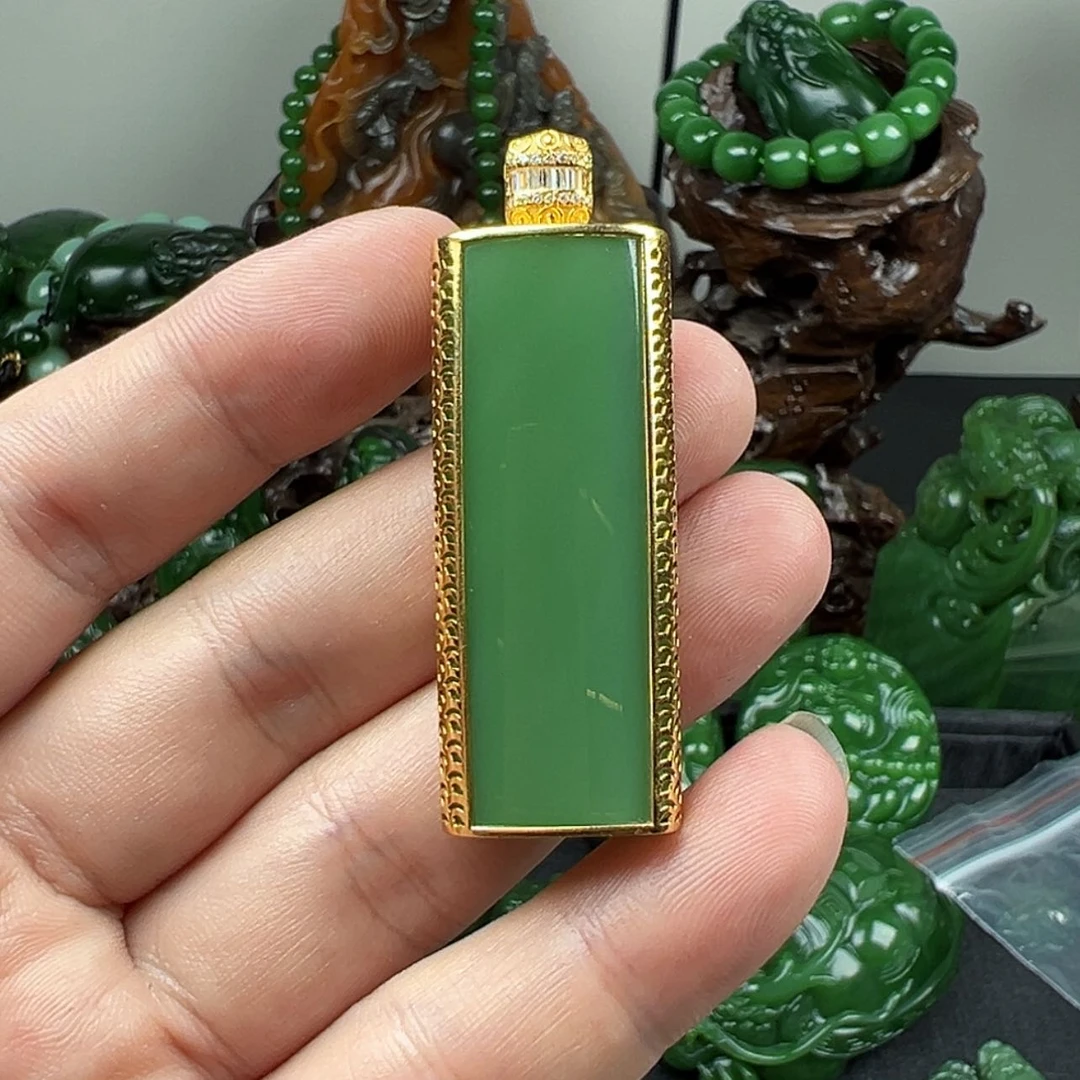 【闪购商品】颈饰18K金镶嵌和田玉（碧玉）F*