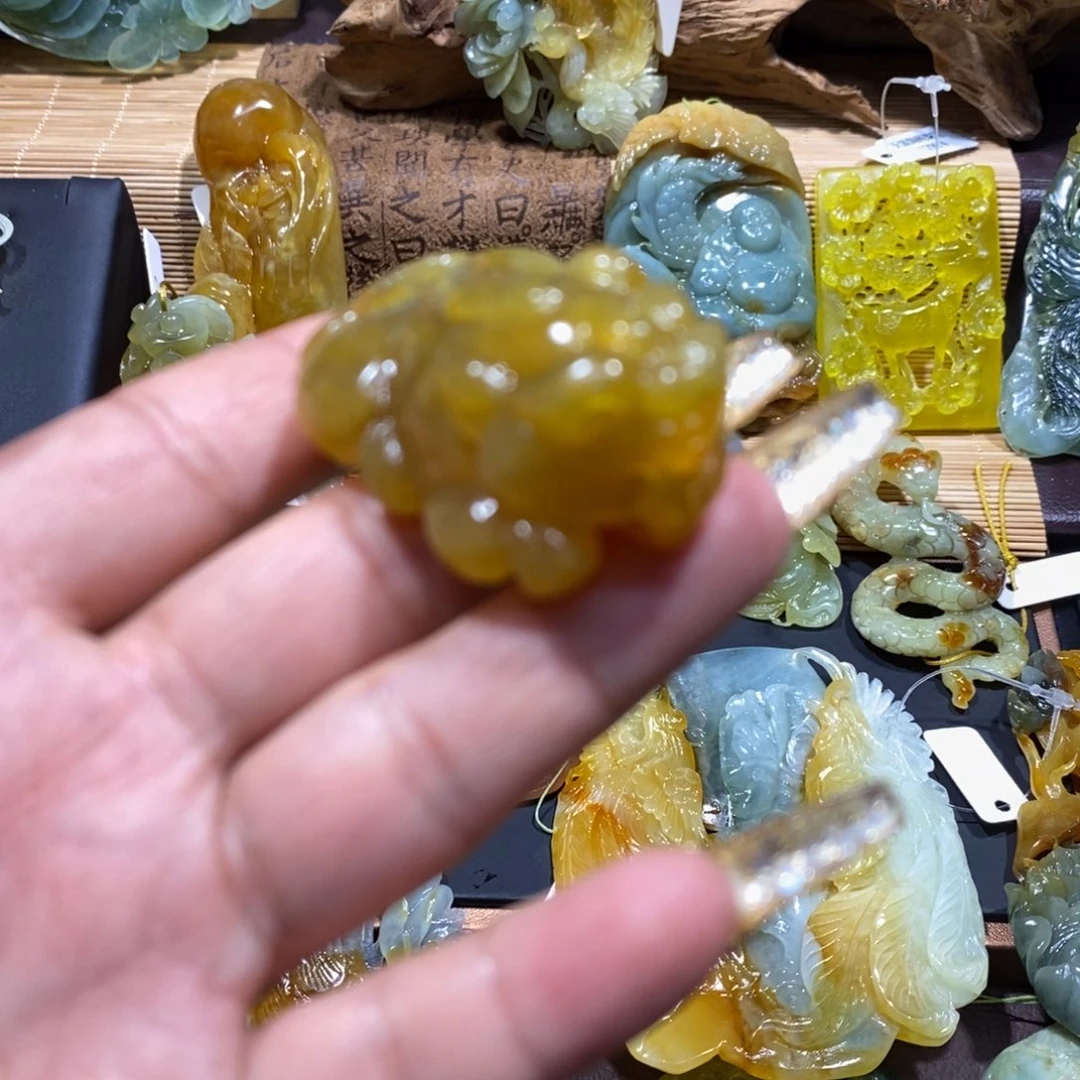 蛇纹石玉颈饰未镶嵌