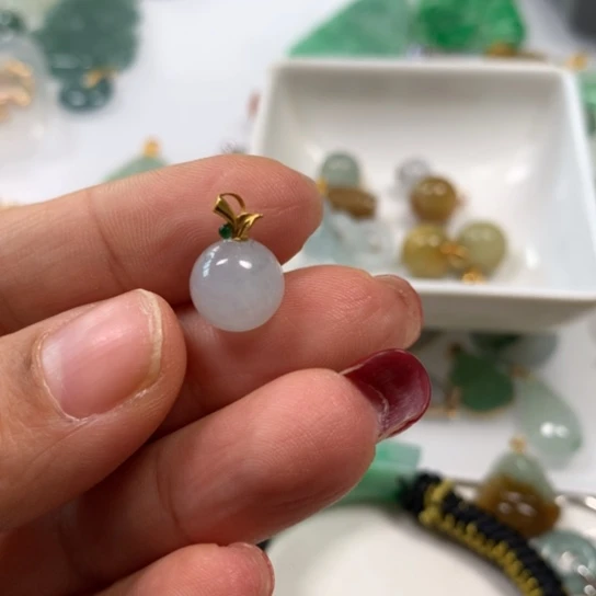 翡翠颈饰未镶嵌翡翠