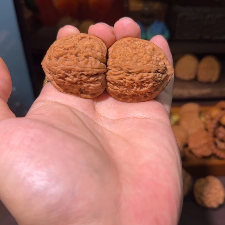 吊坠文玩核桃全品37三角南疆石（一点点点小黄）