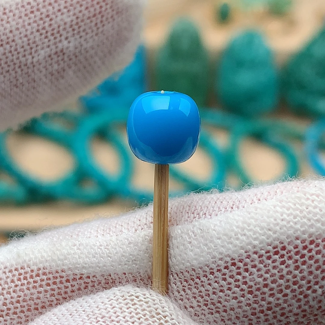 绿松石未镶嵌颈饰