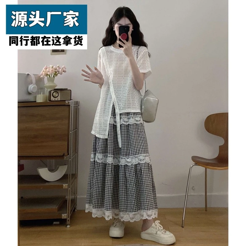 梵乐芬大码松弛慵懒时尚套装女夏季镂空不规则上衣格纹半身裙两件