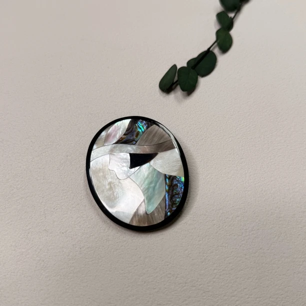 90新  【六六中古】孤品人像拼合贝壳胸针ad2019