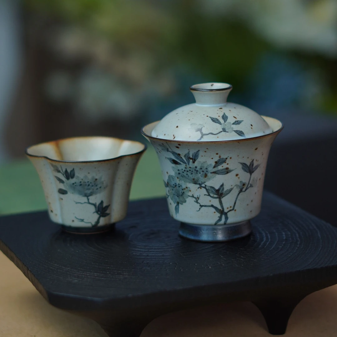仿古铁点芍药花-二才马蹄盖碗花口主人杯-釉下手绘盖碗新中式