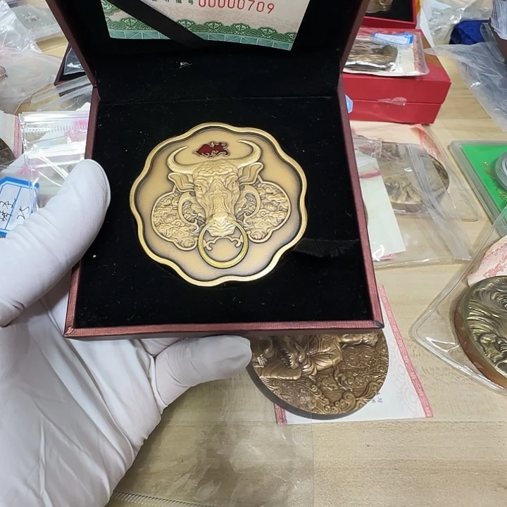 知***乐其他普通金属生肖牛铜章梅花