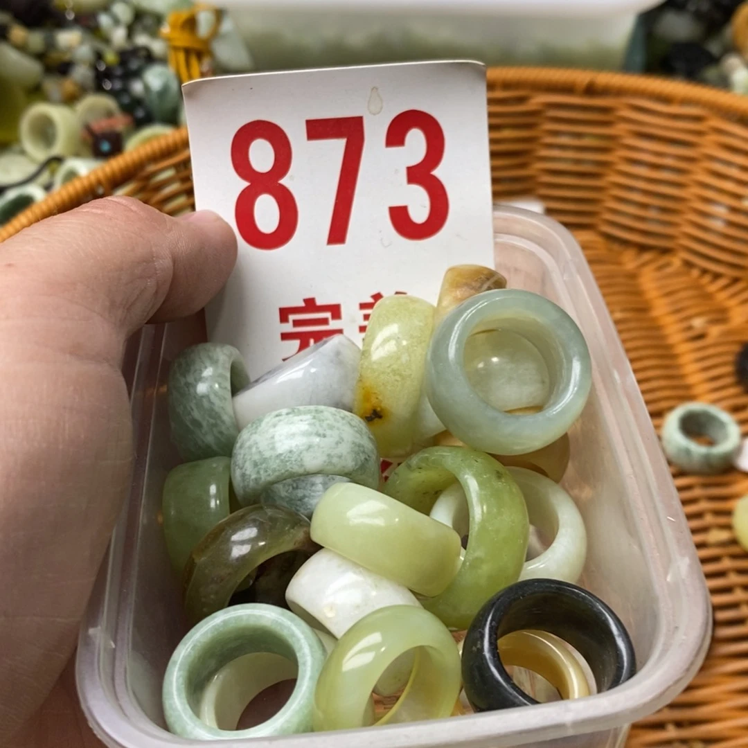 蛇纹石玉挂坠未镶嵌