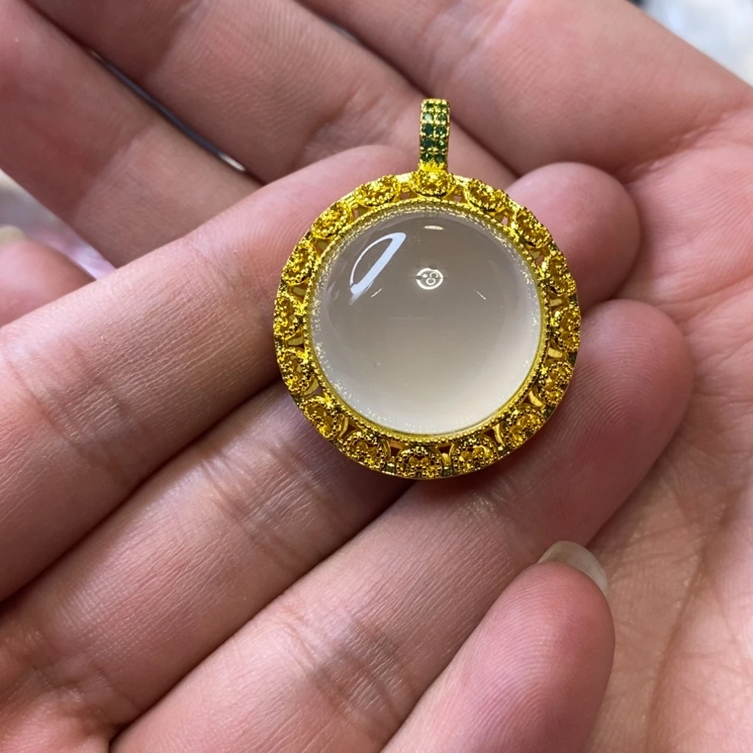 石英质玉合金吊坠