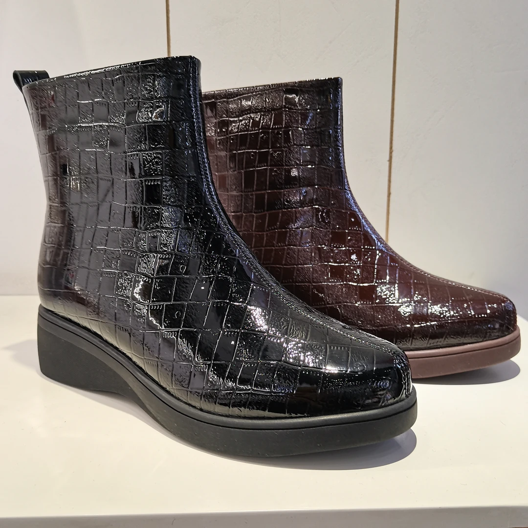 牛皮圆头冬季侧拉链坡跟粗跟防滑女士短靴百搭妈妈鞋加绒亮光女鞋