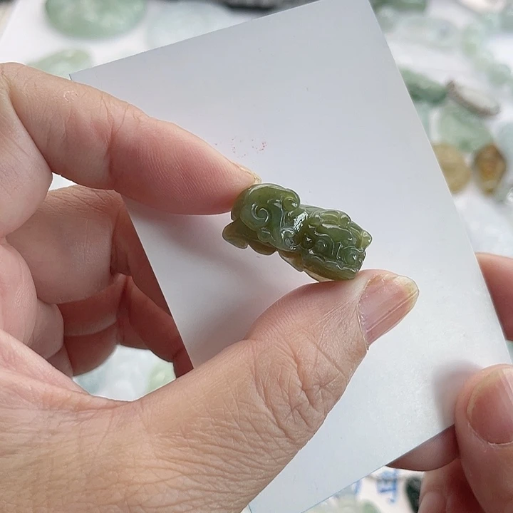 翡翠未镶嵌颈饰小貔貅