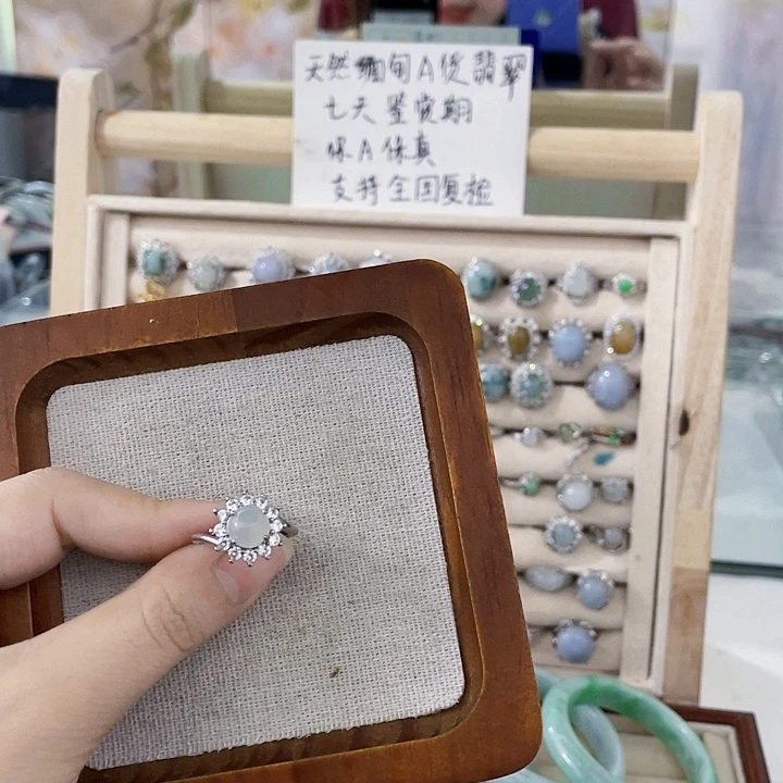 翡翠未镶嵌颈饰天然翡翠Ａ货
