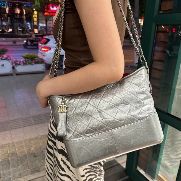 95新 Chanel/香奈儿 Chanel流浪包银色斜挎包