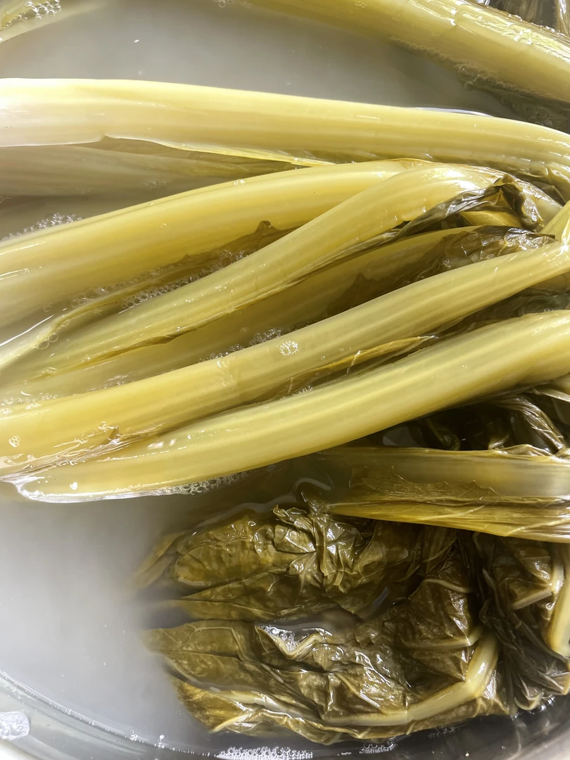 云南文山水酸菜，用新鲜豆腐水泡的，有一股清香味
