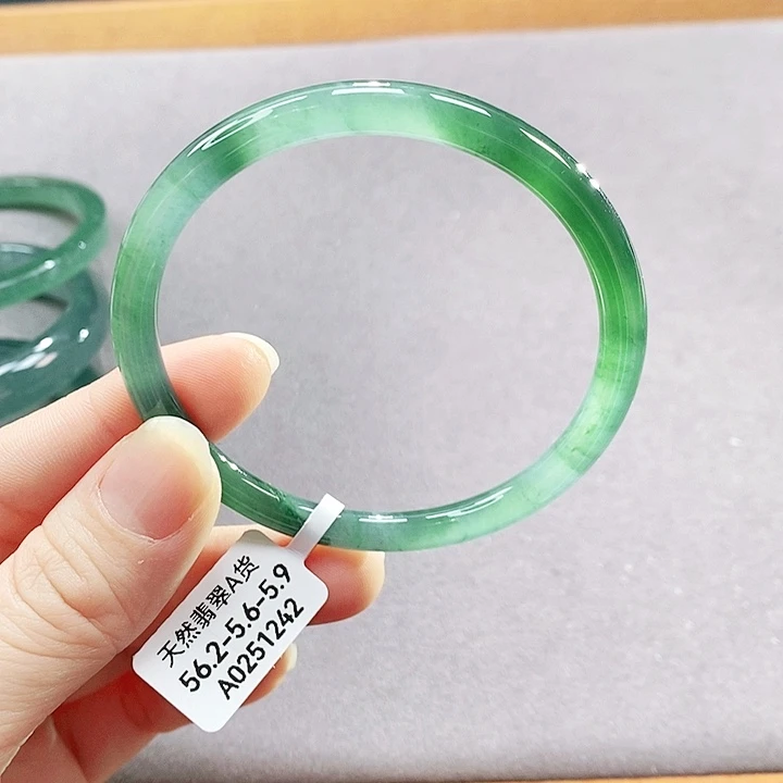翡翠未镶嵌手镯（圆镯）