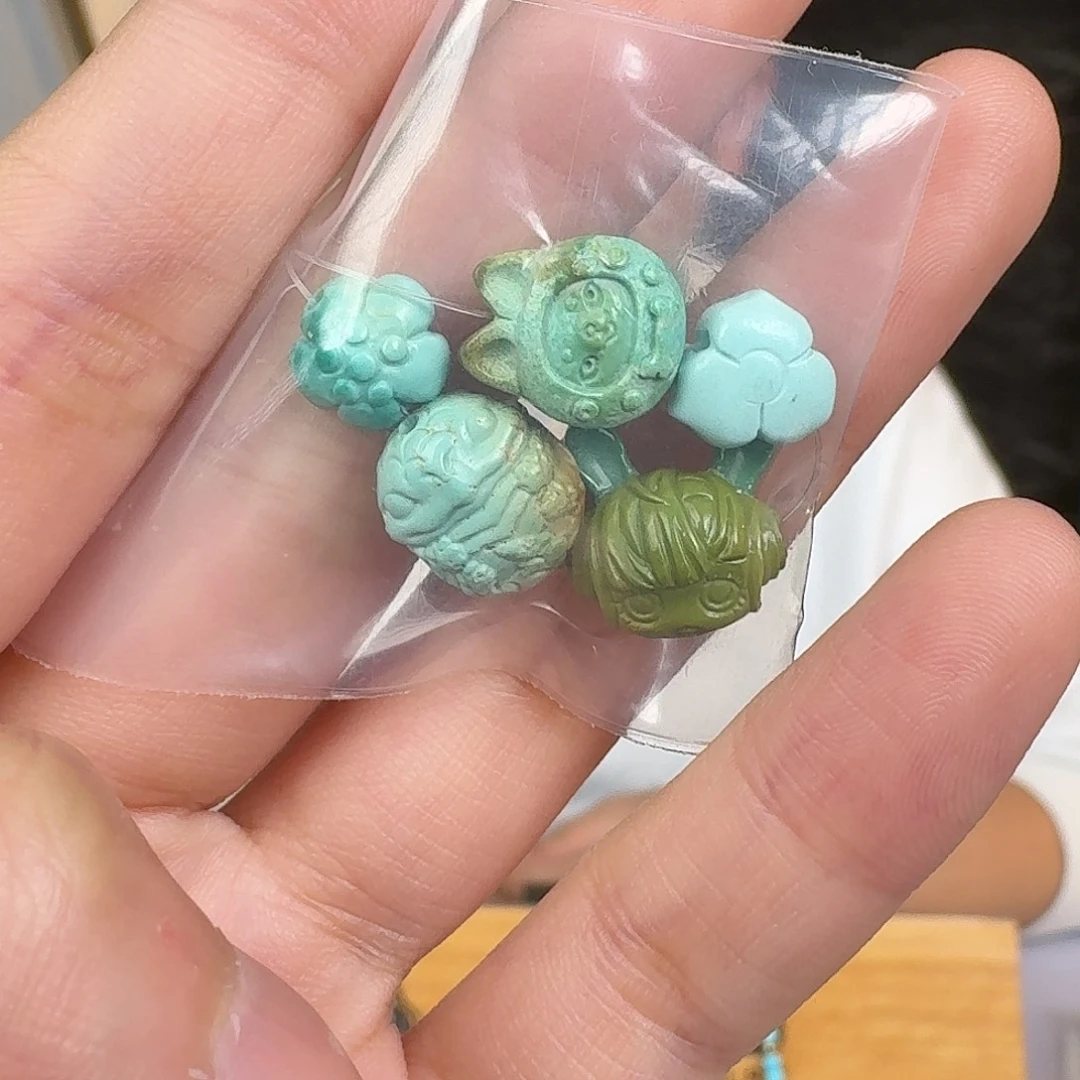 绿松石未镶嵌珠宝奇石