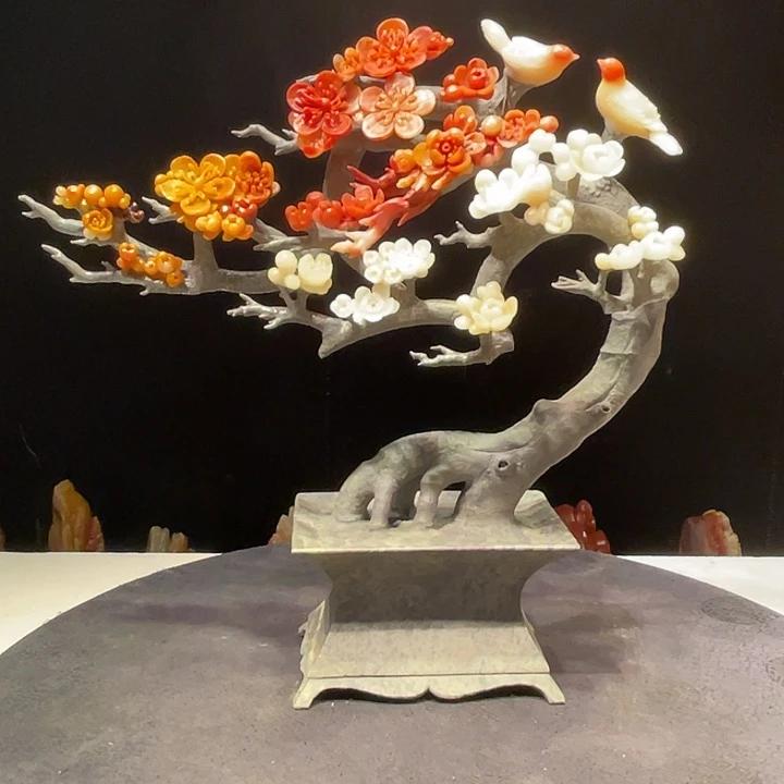 郑***华寿山石梅花工艺品，