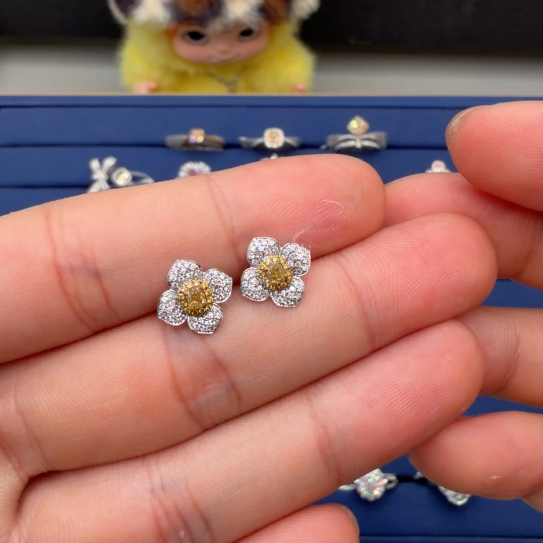 耳饰钻石18K金镶嵌黄钻耳钉