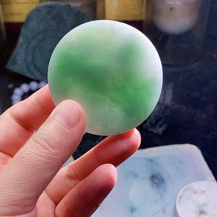 翡翠未镶嵌颈饰毛料12