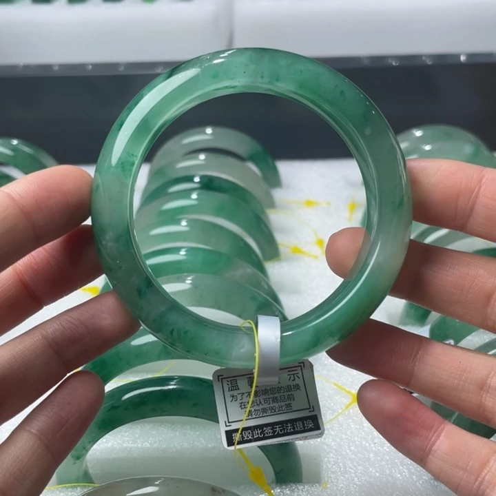 石英质玉手镯未镶嵌天然非洲翠手镯56