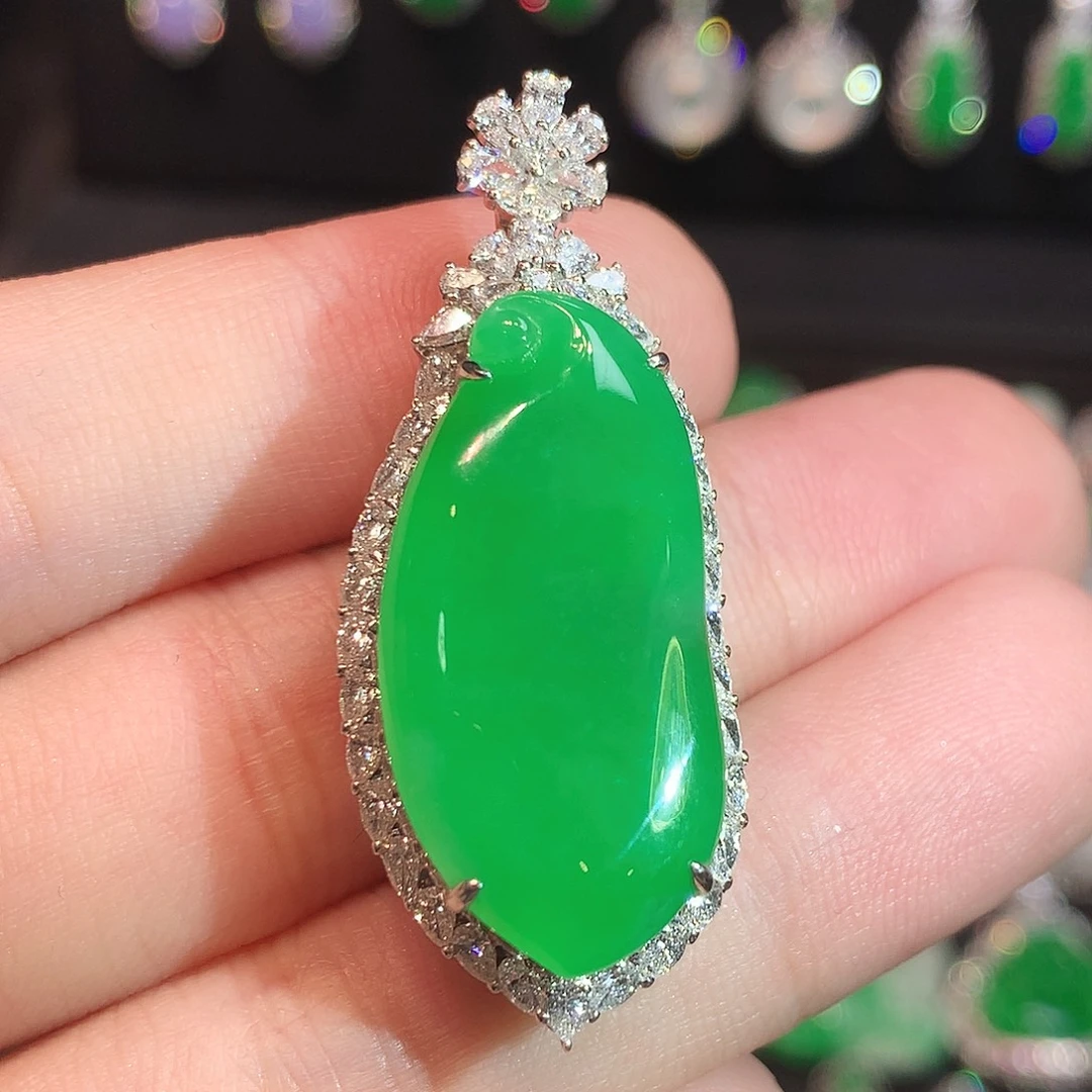 翡翠18K金镶嵌吊坠(赠链)高冰满绿福瓜吊坠