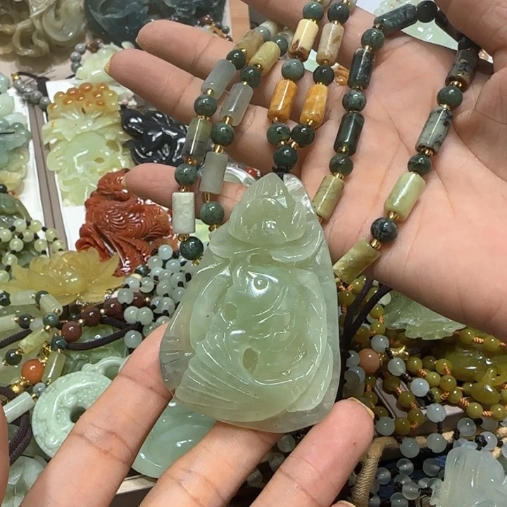 蛇纹石玉未镶嵌吊坠