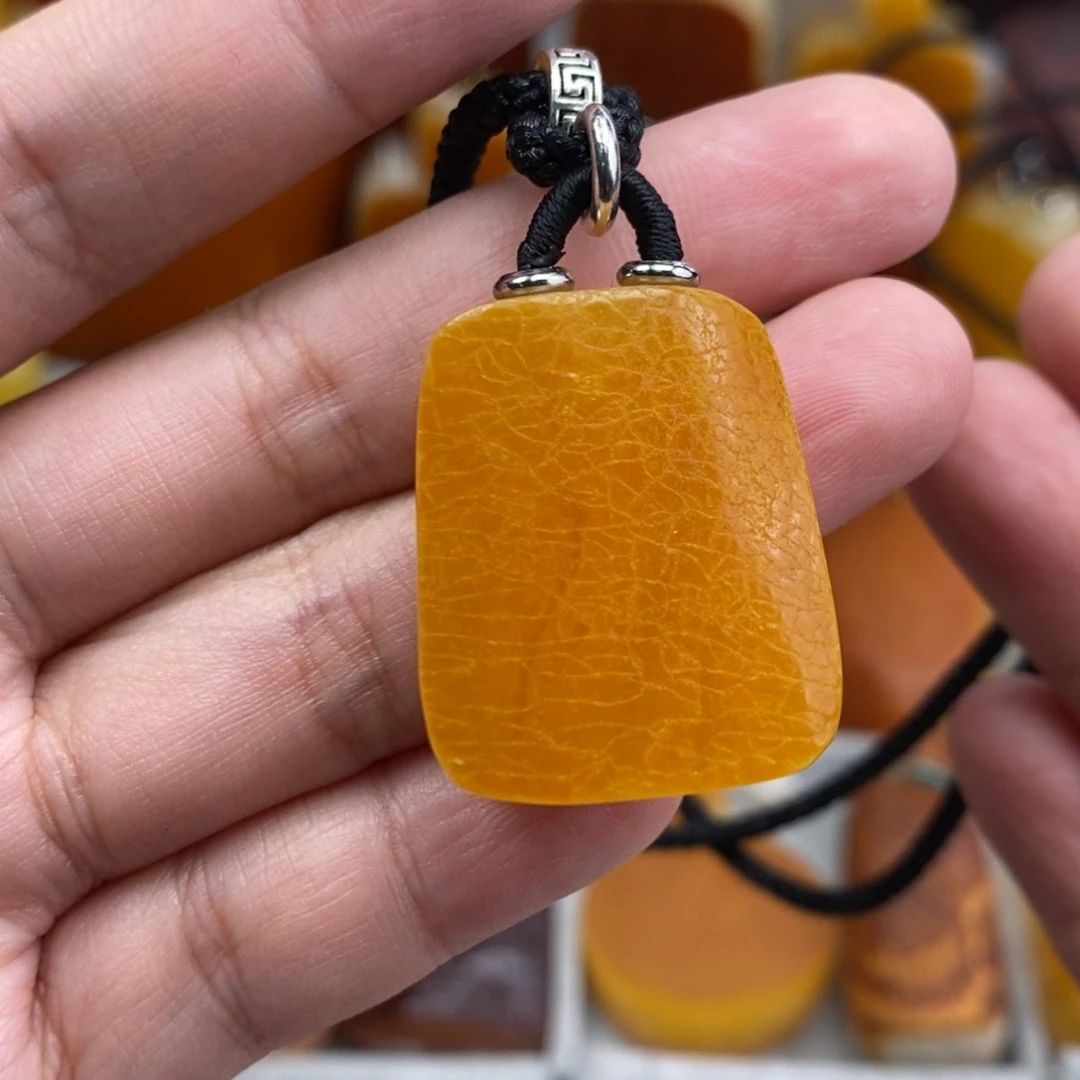 琥珀吊坠(赠链)未镶嵌