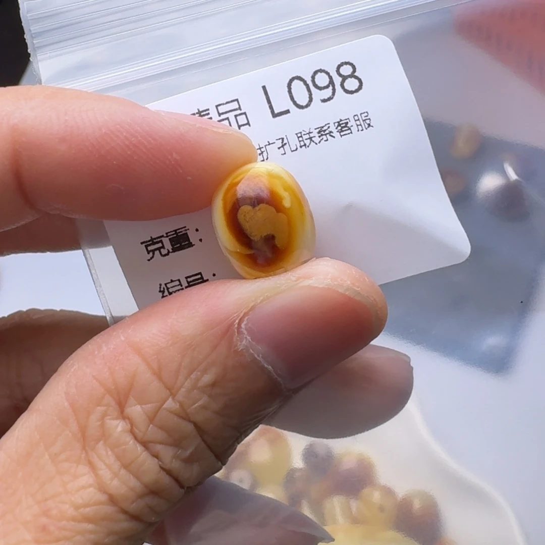 琥珀未镶嵌裸石琥珀