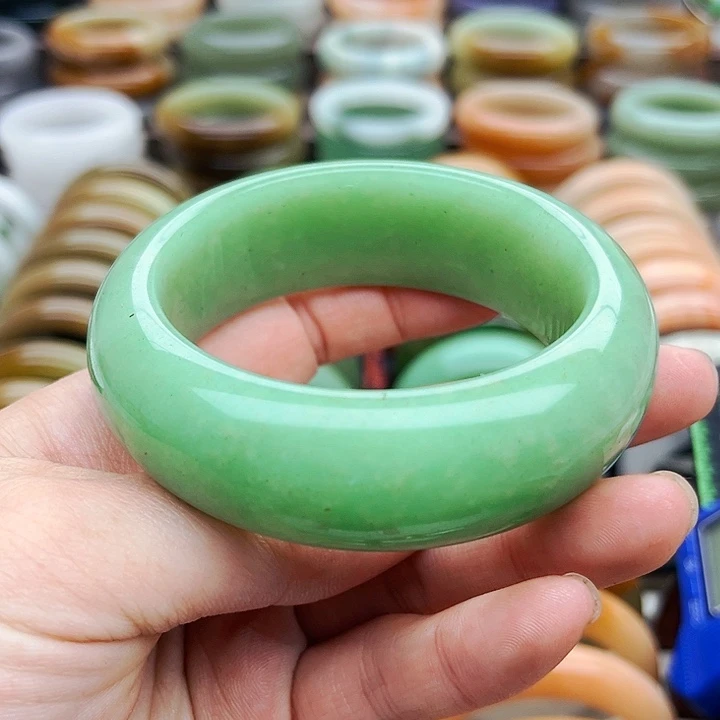 未镶嵌手镯（圆镯）石英质玉