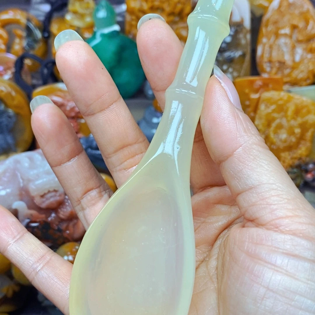 未镶嵌石英质玉（黄龙玉）颈饰