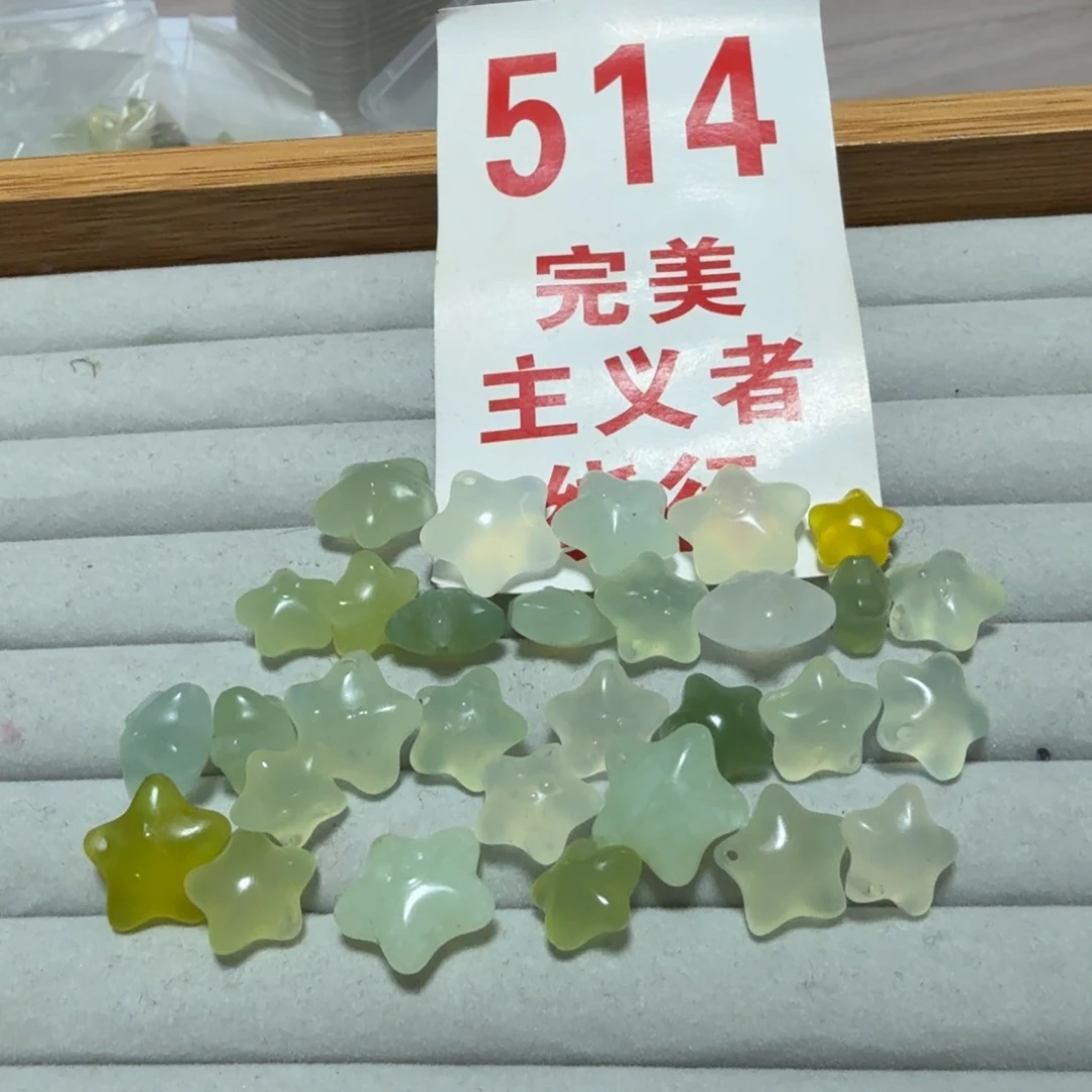 透闪石-蛇纹石玉吊坠未镶嵌