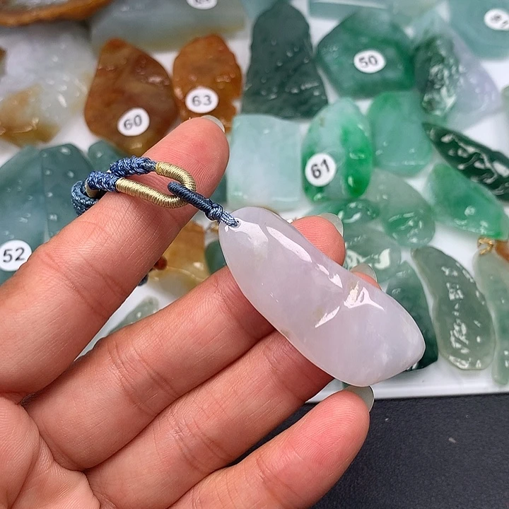 翡翠未镶嵌颈饰随型