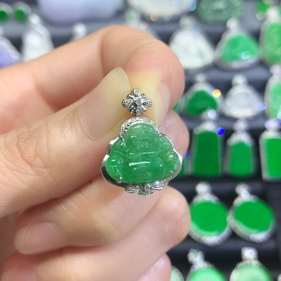 翡翠18K金镶嵌颈饰吊坠