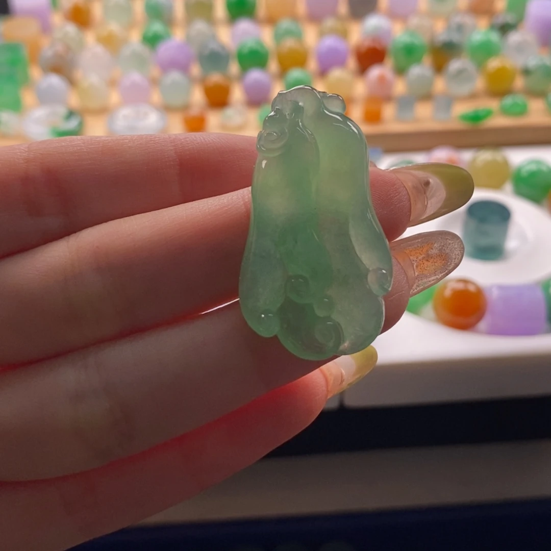 翡翠未镶嵌颈饰冰晴绿佛手卡36+