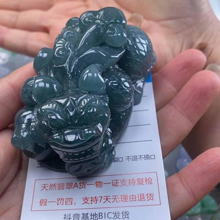 翡翠未镶嵌颈饰多人貔貅