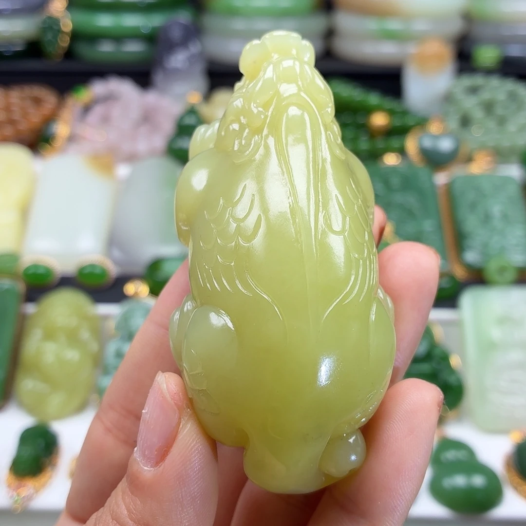 D***丹和田玉未镶嵌颈饰