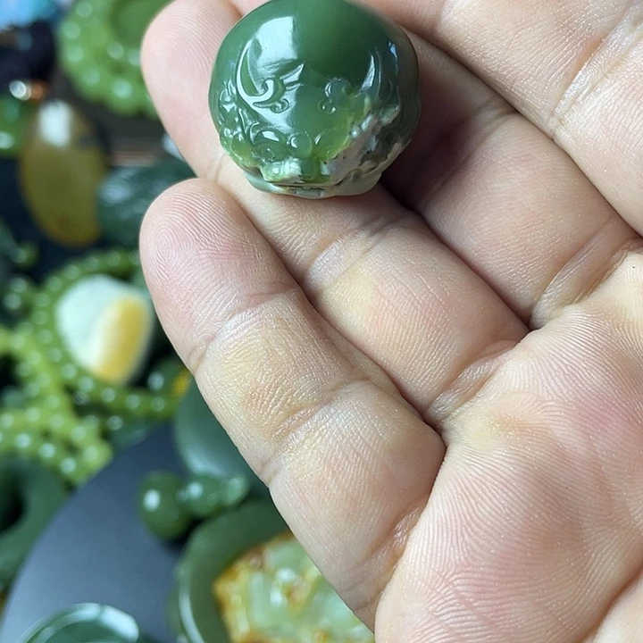 岫岩老玉（透闪石质玉）未镶嵌颈饰