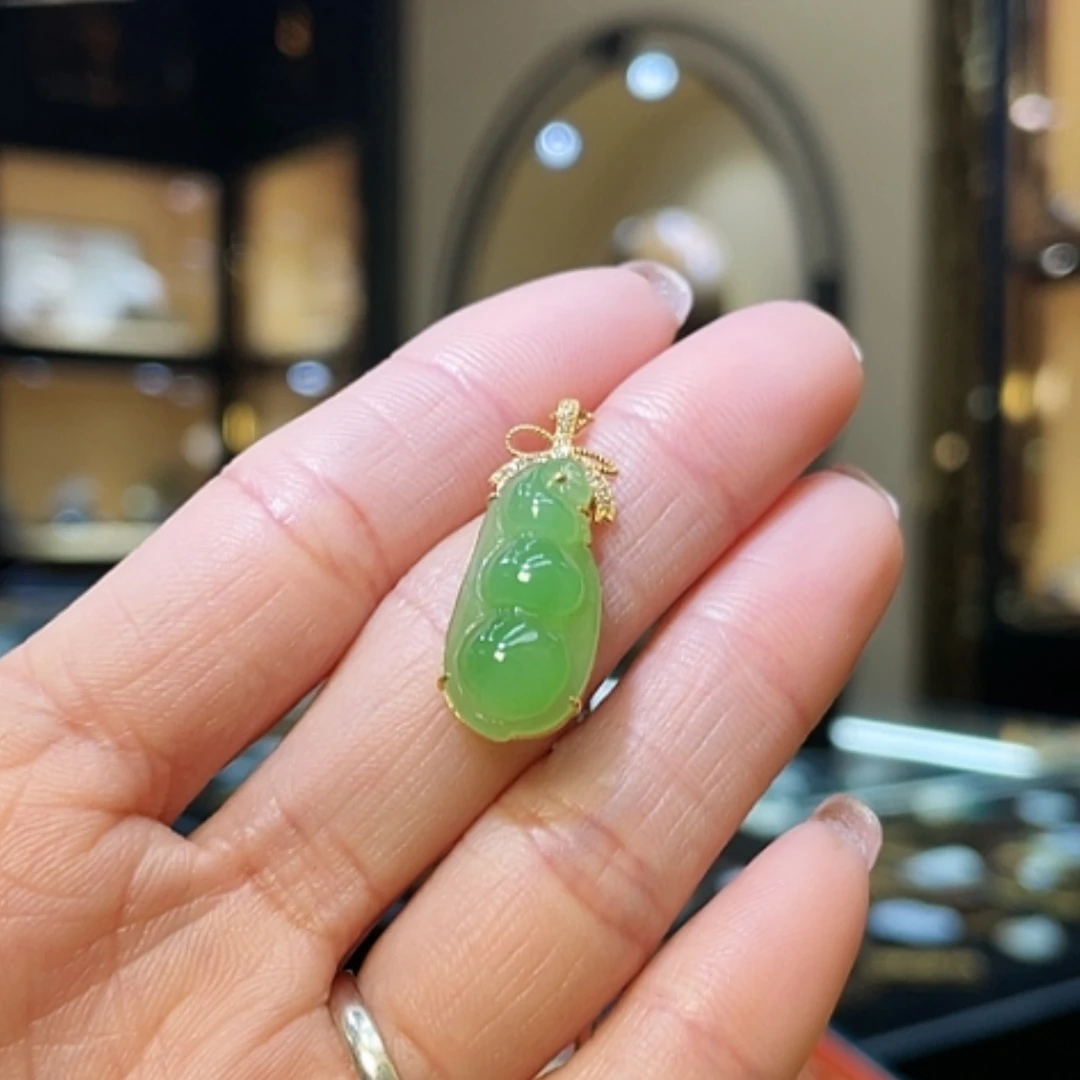 【闪购商品】和田玉颈饰18K金镶嵌福豆