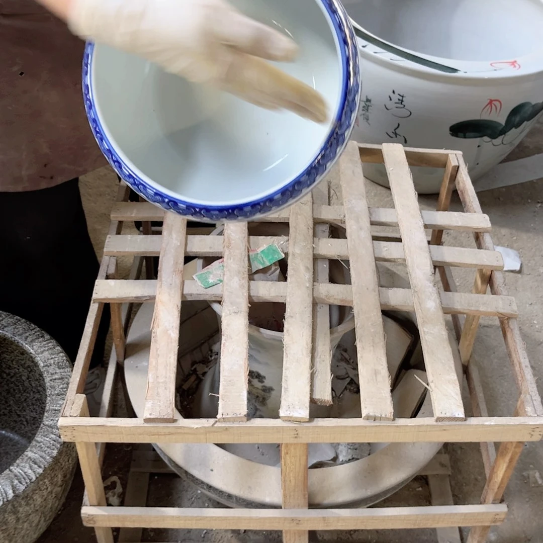瓷片缠枝莲23.8888888888