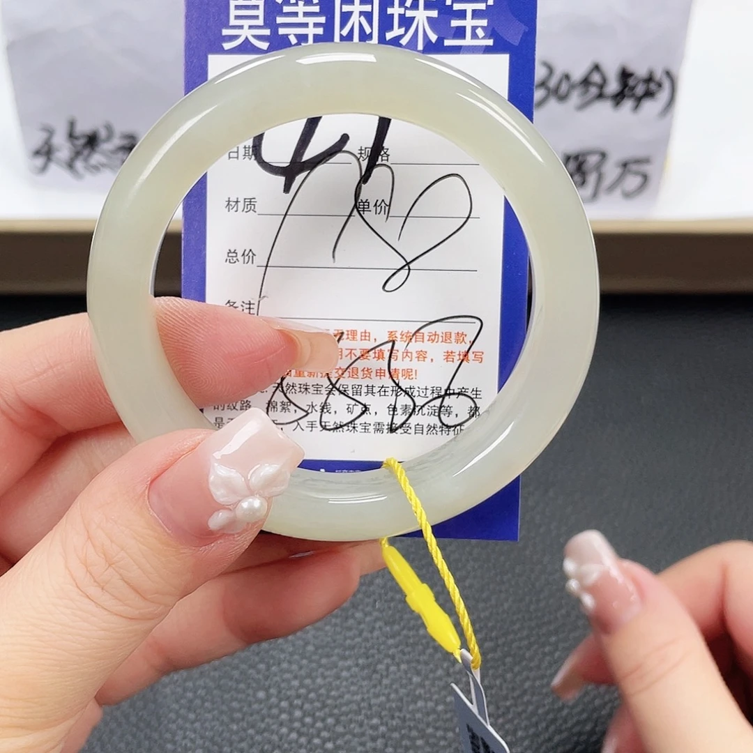 和田玉未镶嵌手镯