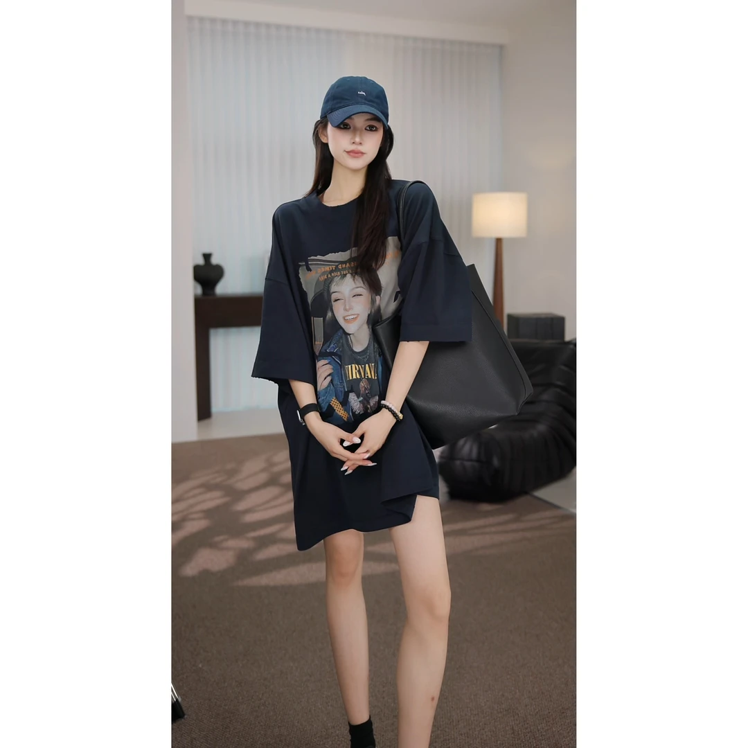 卢尚爱笑女孩T恤250510