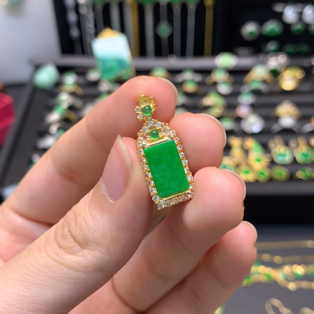 翡翠未镶嵌吊坠(不含链)有纹裂
