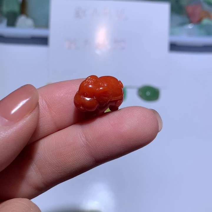 翡翠未镶嵌颈饰象