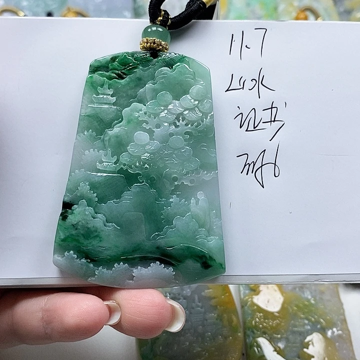 颈饰未镶嵌翡翠天*！