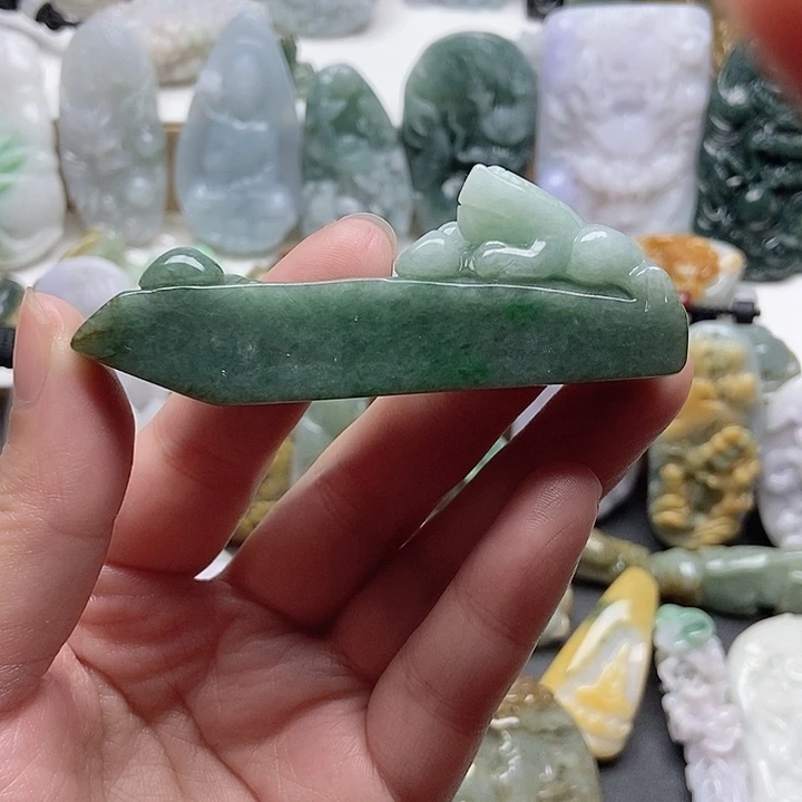 翡翠未镶嵌颈饰翡翠