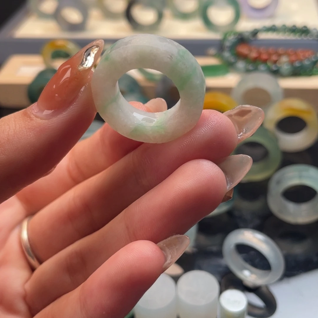 未镶嵌定制翡翠白底青