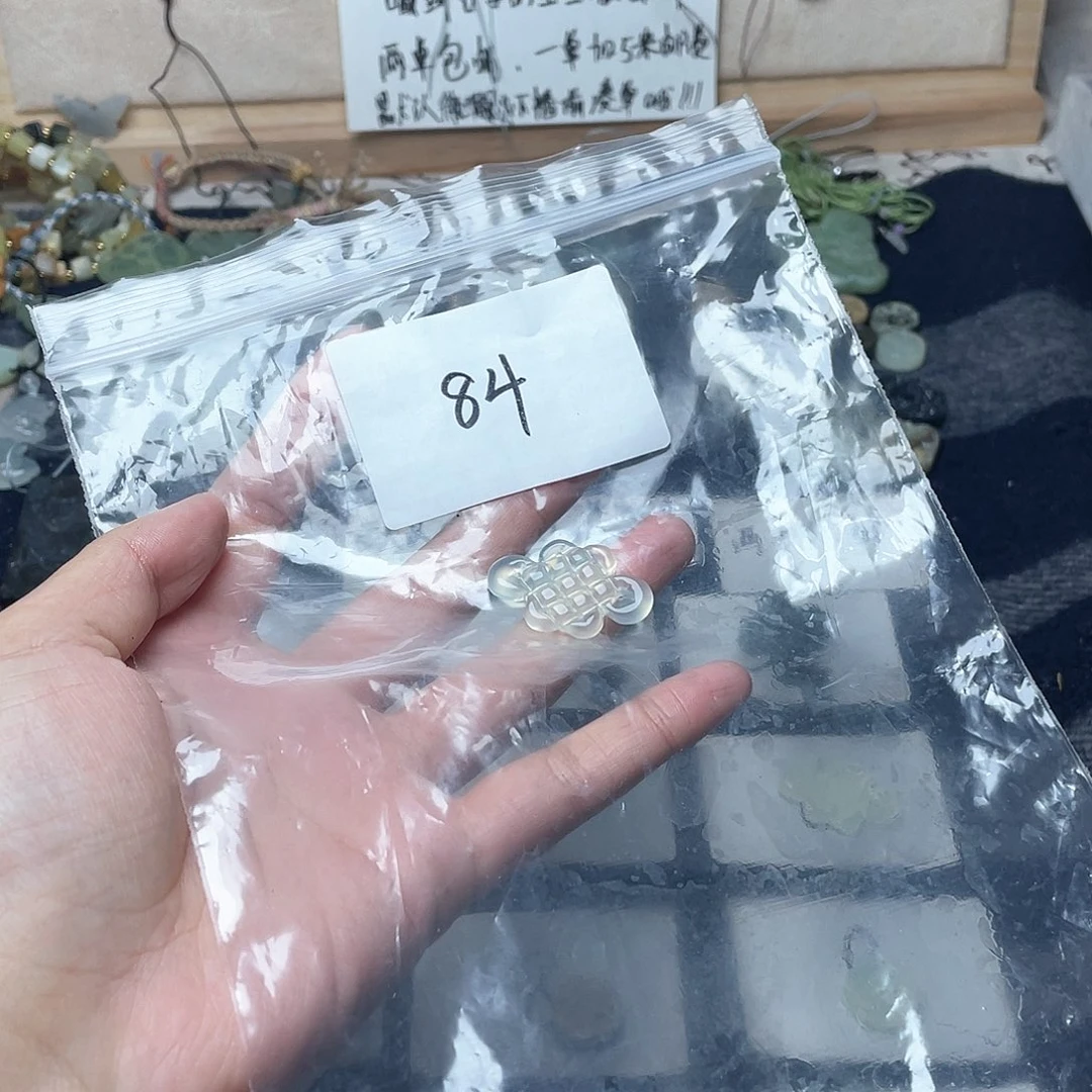 蛇纹石玉颈饰未镶嵌小****刻