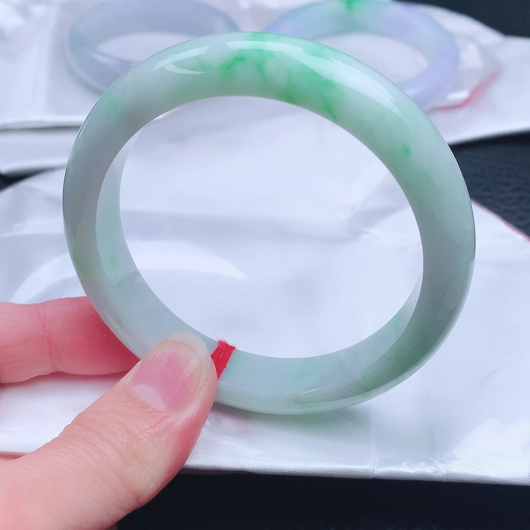 百***林翡翠未镶嵌手镯。。