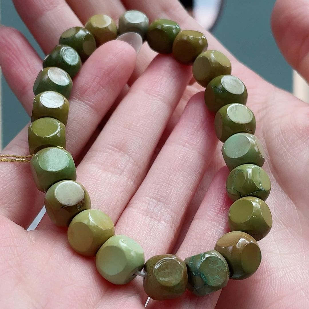 绿松石未镶嵌颈饰