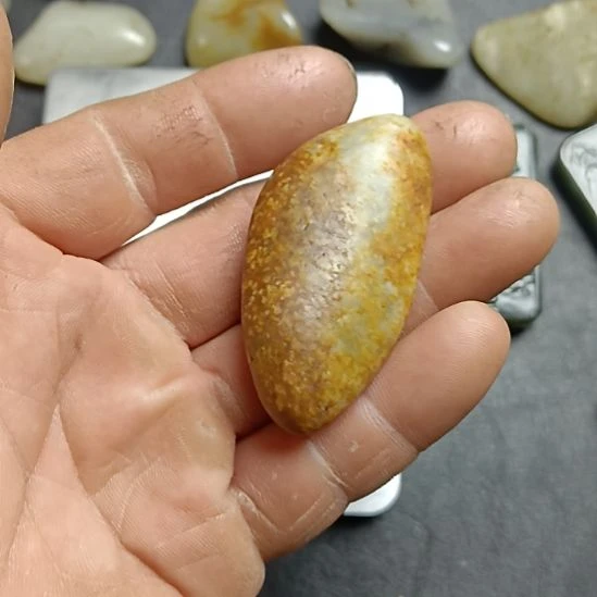 和田玉未镶嵌车挂