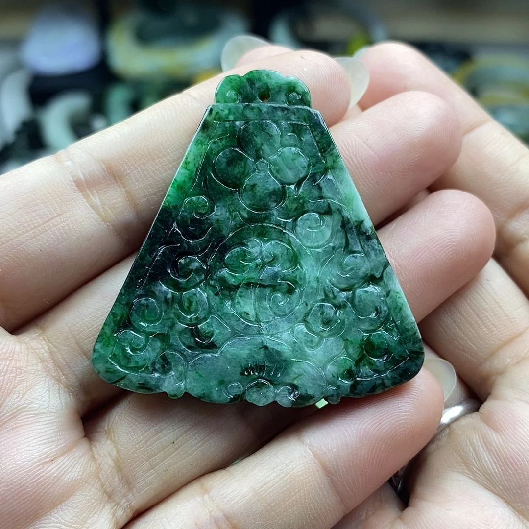 翡翠未镶嵌颈饰牌子