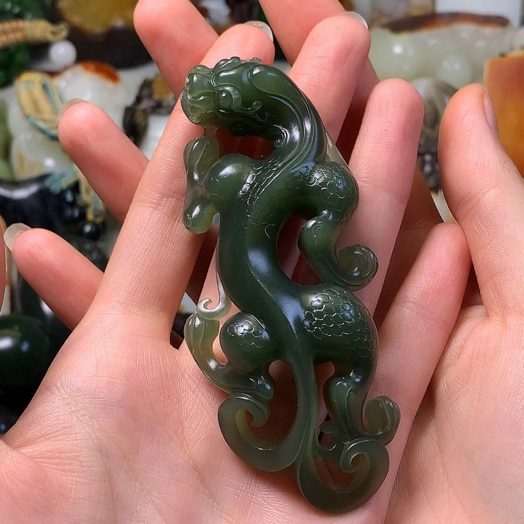 颈饰未镶嵌和田玉鱼**?